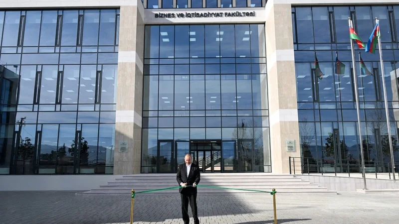 İlham Əliyev Qarabağ Universitetinin yeni inşa olunmuş binasının açılışında iştirak edib