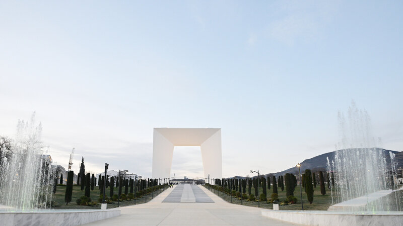 İlham Əliyev Xankəndidə Zəfər parkının açılışında iştirak edib