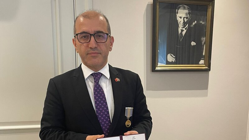 Cihangir İşbilir “Azərbaycan milli mətbuatının 150 illiyi” medalı ilə təltif olunub