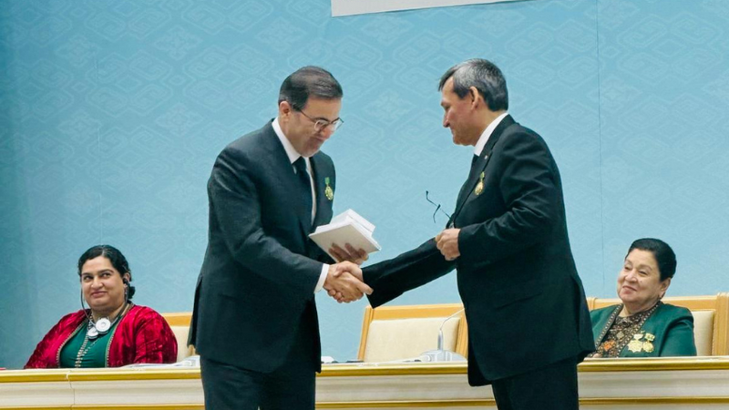 Sərdar Berdiməhəmmədov Azərbaycanın Türkmənistandakı səfirini təltif etdi