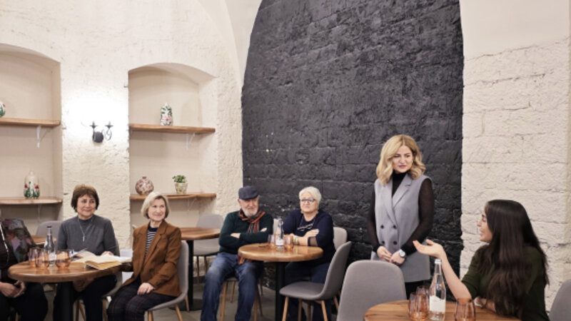 Leyla Əliyeva “YAŞA” Mərkəzində yaşlı nəslin nümayəndələri ilə görüşdü