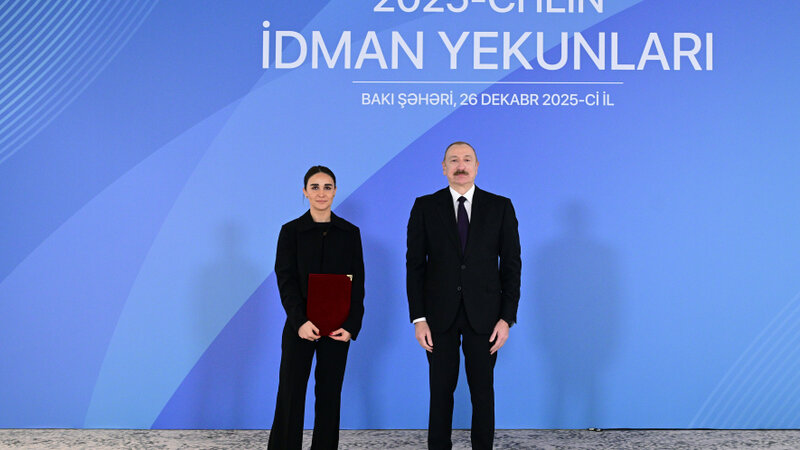 Prezident bir qrup idmançıya ev verdi -