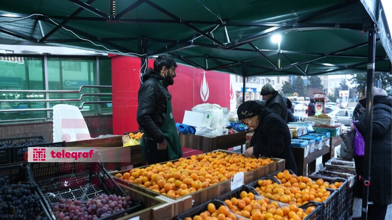 Yeni il yarmarkası: Çərəz satan riyaziyyat müəllimi, Qazaxdan gətirilən üzümlər... -
