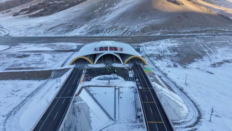 Dünyanın ən uzun sürətli yol tuneli Çində istifadəyə verildi