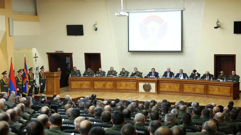 Suren Papikyan Ermənistan ordusu ilə bağlı tapşırıqlar verdi