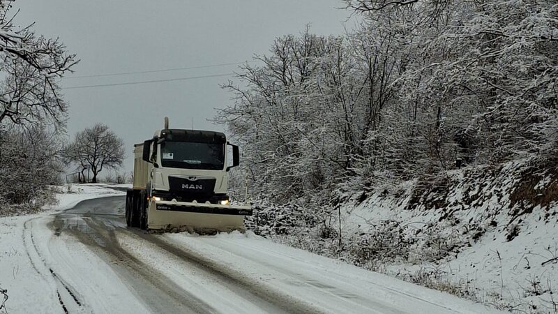 Ağdərədə yollar xüsusi texnikalarla təmizlənir -