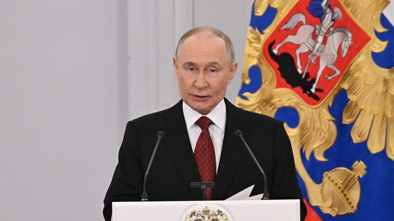 Putin məmurların illik gəlir bəyannamələrini ləğv edib