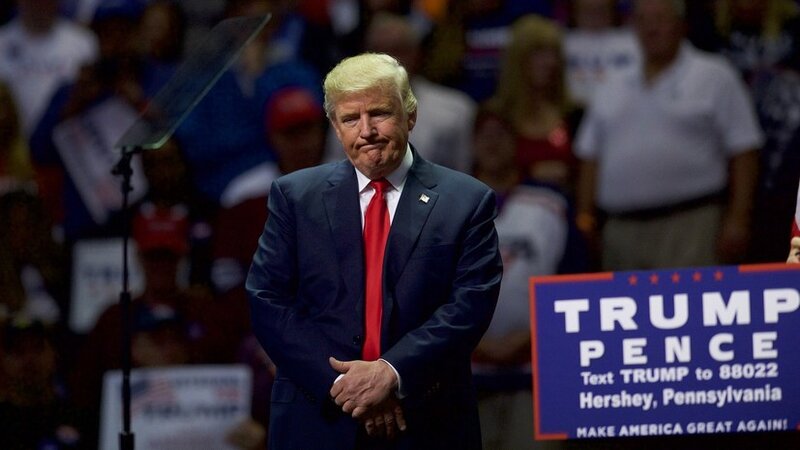 CNN Trampın əllərindəki yeni göyərmələrin səhhəti ilə bağlı suallar yaratdığını yazıb