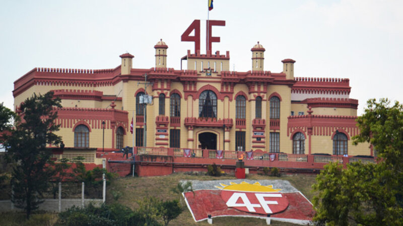 ABŞ Venesuelada Uqo Çavesin məqbərəsinə zərbə endirib