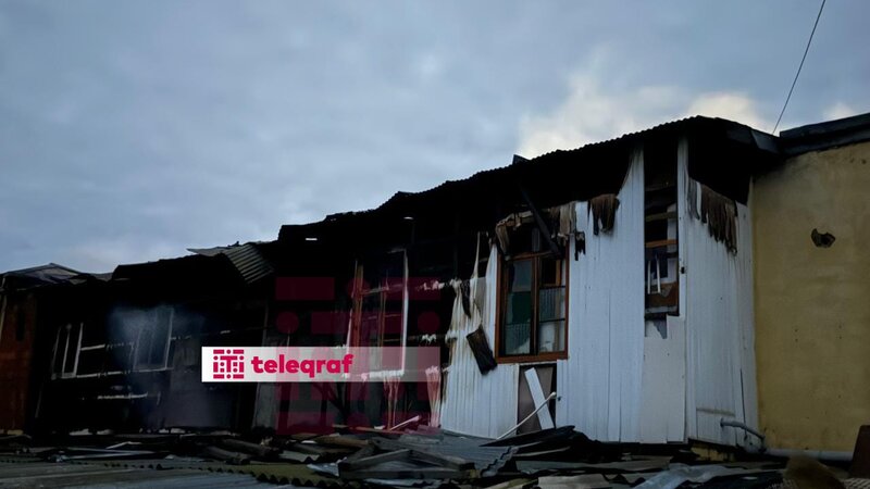 Gəncədə bir-birinə bitişik üç ev yanıb -