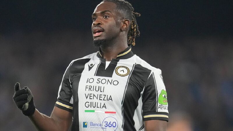 Fransalı müdafiəçi “Çelsi” ilə “Mançester Yunayted”in hədəfindədir