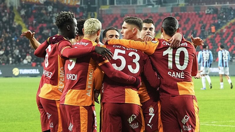 "Qalatasaray" "Trabzonspor"u darmadağın edərək finala yüksəldi