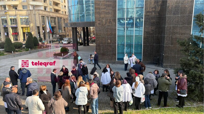 Stomatoloqlar TƏBİB-in qarşısında aksiya keçirir -