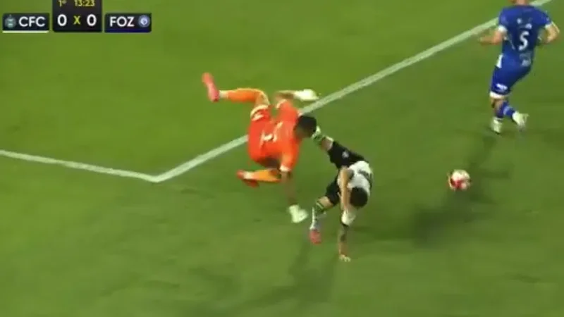 18 yaşlı futbolçu debüt oyununda qolunu sındırdı -