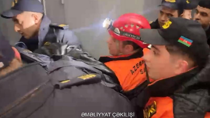 Bakıda yaşayış binasında yanğın baş verib: Xəsarət alan var -