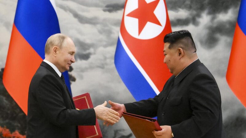 Kim Çen In Putinlə dostluq münasibətləri ilə fəxr etdiyini bildirib