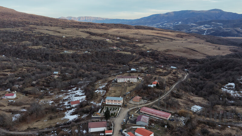 İlham Əliyev Ağdərənin Çapar kəndində görülmüş işlərlə tanış oldu -