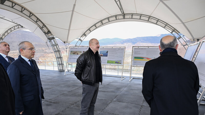 İlham Əliyev Ağdərənin Canyataq kəndində “Dəmirli” Filiz Emalı Kompleksinin fəaliyyəti ilə tanış oldu -