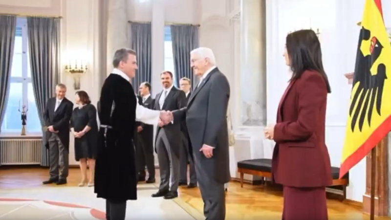 Azərbaycan səfiri milli geyimdə Almaniya Prezidenti ilə görüşdü -