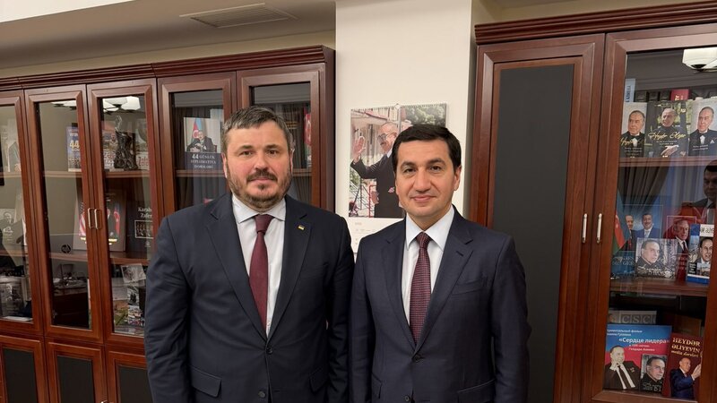 Hikmət Hacıyev Ukrayna səfiri ilə görüşdü