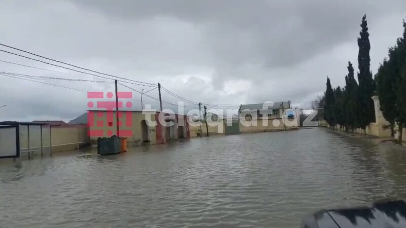 Bakıya leysan yağdı, Türkan qəsəbəsini su basdı -