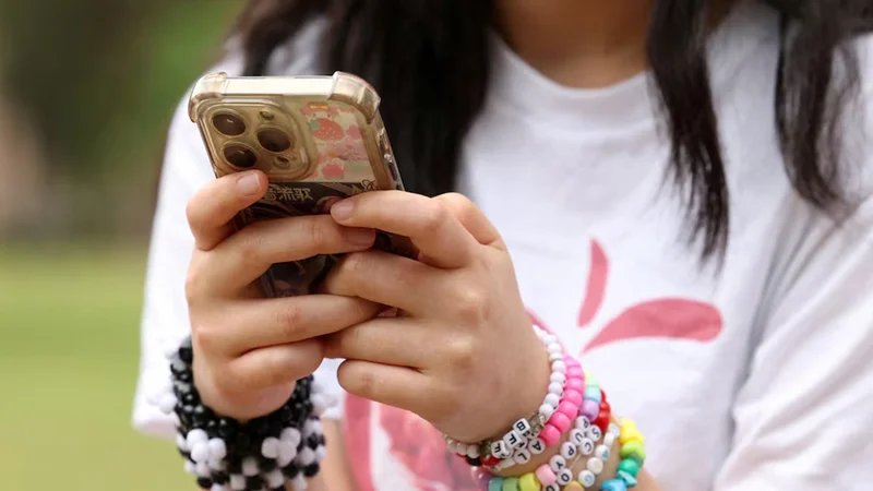 Avstraliyada 16 yaşdan aşağı şəxslərin sosial şəbəkələri bağlandı: