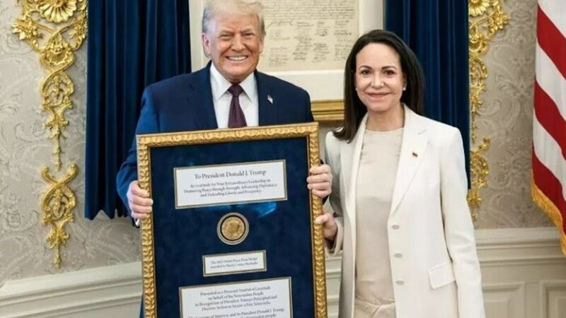 Tramp ona təqdim edilən Nobel Mükafatından danışdı