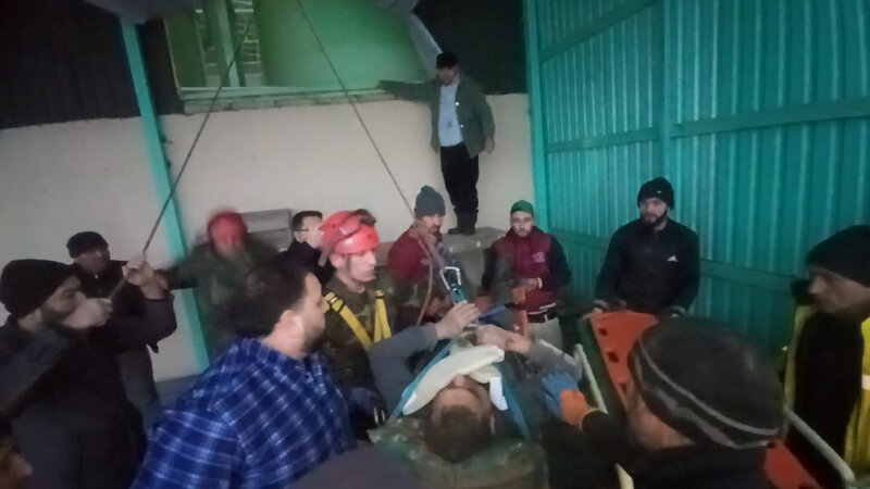 FHN əməkdaşları Xaçmazda köməksiz vəziyyətdə qalan şəxsi xilas etdi