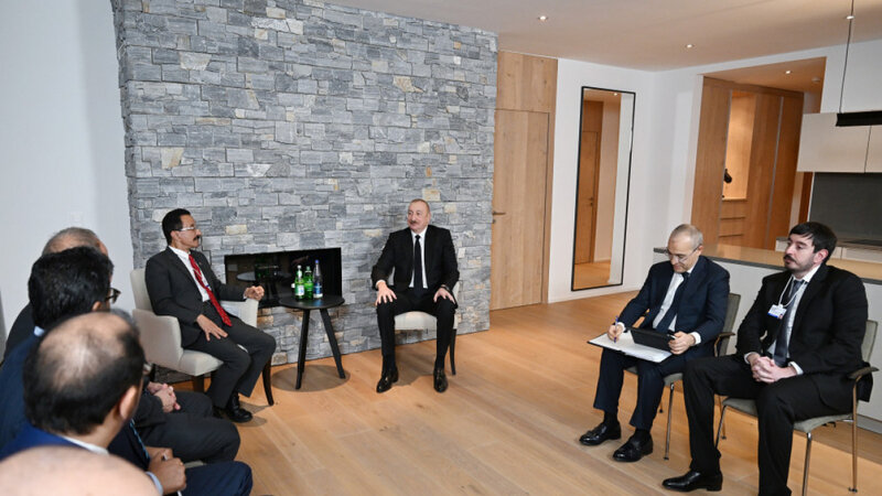 Prezident Davosda “DP World” şirkətlər qrupunun sədri və icraçı direktoru ilə görüşdü