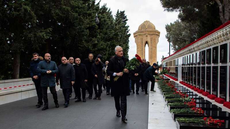 “Azərsun Holdinq”in rəhbər heyəti 20 Yanvar şəhidlərini yad edib