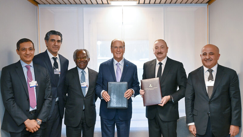 İlham Əliyev Davosda Larri Fink və Adebayo Oqunlesi ilə görüşdü