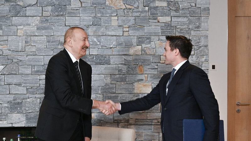 İlham Əliyev Davosda “Brookfield Asset Management” şirkətinin prezidenti ilə görüşdü