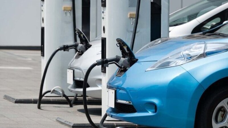 Ötən il ölkəyə gətirilən elektrikli avtomobillərin sayı azalıb