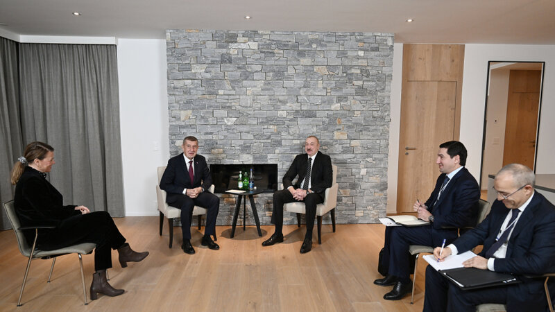 Prezident İlham Əliyev Davosda Çexiyanın Baş naziri ilə görüşdü