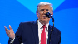 Tramp nefti ucuzlaşdırmaq üçün daşımalara güzəşt tətbiq etdi