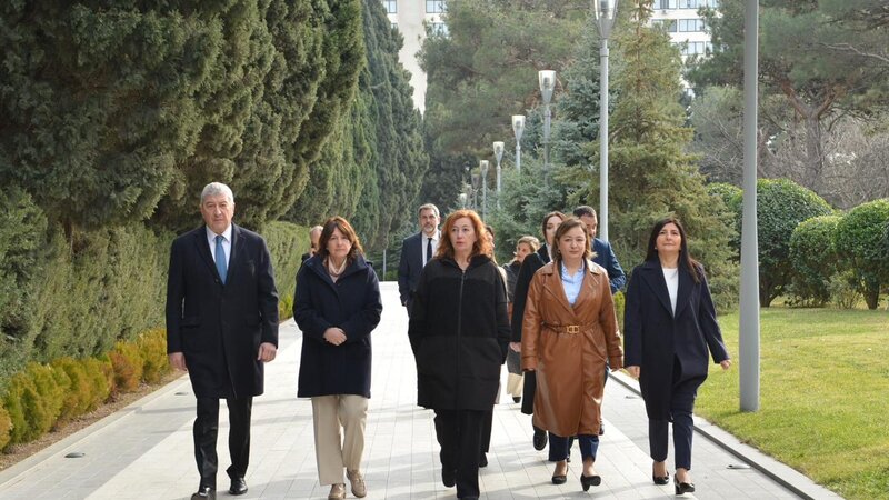 İspaniya Deputatlar Konqresinin spikeri Fəxri xiyabanı və Zəfər parkını ziyarət etdi