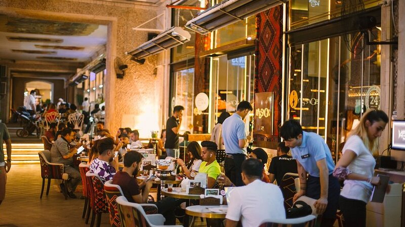 Bakının məşhur restoranında ərəb turistin pulu oğurlanıb - Həbs olunan var