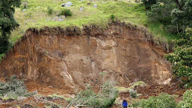 İndoneziyada torpaq sürüşməsi nəticəsində 7 nəfər ölüb, 82 nəfər itkin düşüb