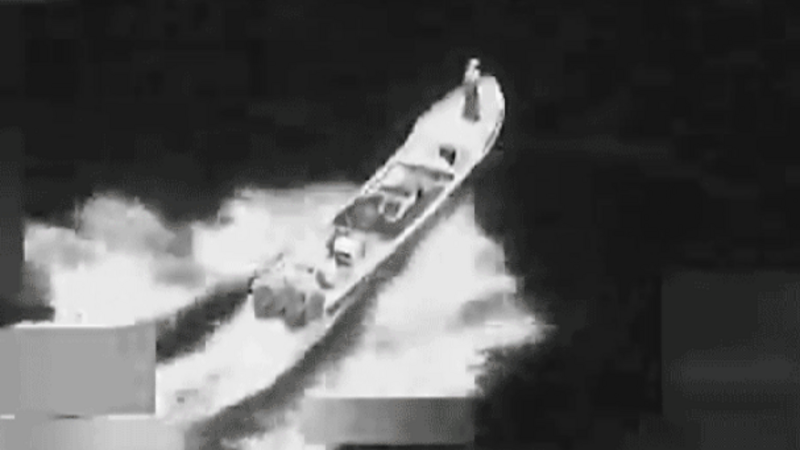 Pentaqon Sakit okeanda gəminin vurulması anını əks etdirən videonu yayıb -