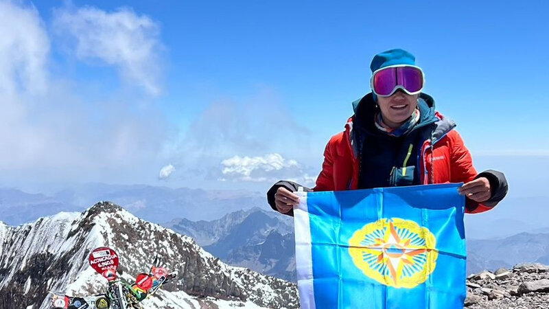 FHN-in əməkdaşı Akonkaqua zirvəsini fəth etdi -