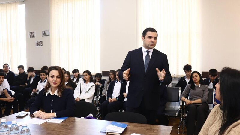 Məktəblərdə mübahisələrin həllində mediasiyanın roluna dair görüşlər keçirilib