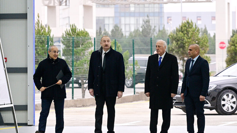 İlham Əliyev Sumqayıt Sənaye Parkında güzgü vərəqələrin istehsalı zavodunun açılışında iştirak etdi -