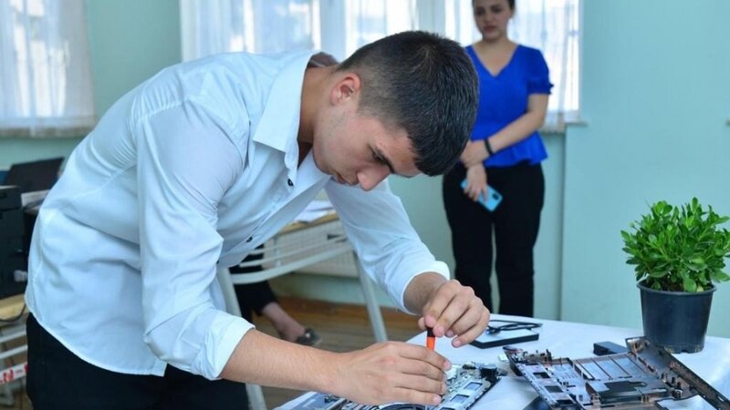 Yaxın dövrdə peşə təmayüllü siniflərdə 13 min şagird təhsil alacaq