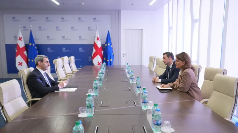 Tbilisidə BTQ dəmir yolunun təhvil-təslimi üzrə yekun aktın imzalanması müzakirə olundu