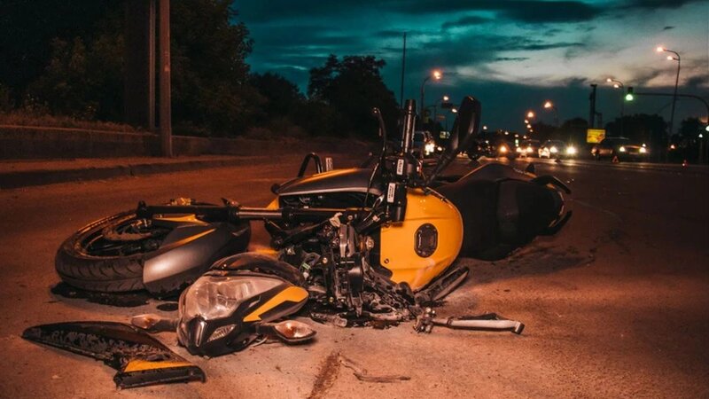 Mingəçevirdə maşınla motosiklet toqquşdu: