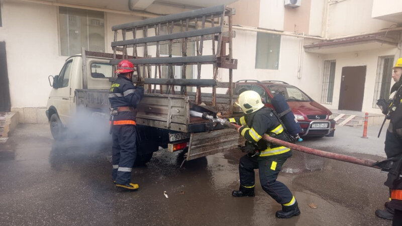 Sumqayıtda yük avtomobili yandı -