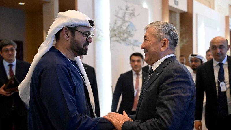 Qırğızıstan Prezidenti BƏƏ nazirini ordenlə təltif etdi