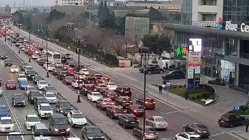 Bakının bu küçələrində sıxlıq var -