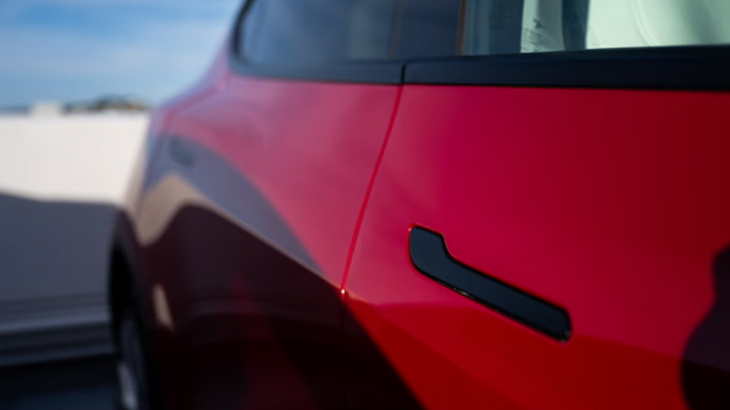 Çin qəza təhlükəsizliyi səbəbilə gizli qapı tutacaqlarını qadağan edir