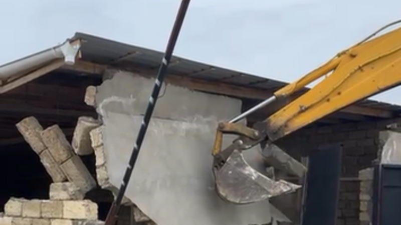 Bakıda daha bir qanunsuz tikili söküldü -